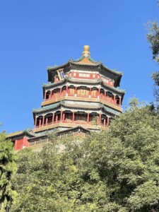 北京・世界遺産 頤和園の仏香閣（ぶっこうかく） 秋の青空